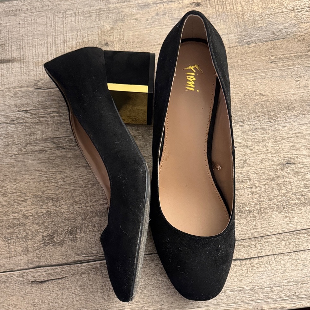 FIONI Clothing Black Flats with Gold Accent